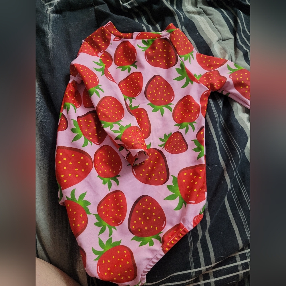 Shein baby strawberry print swimsuit 9-12m